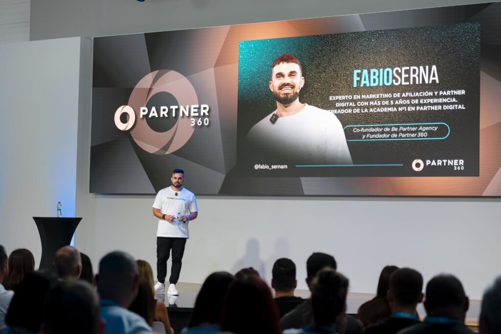 Fabio Serna en una congreso de Partner 360